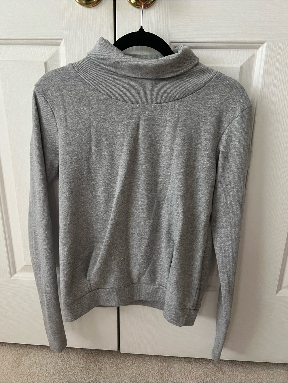 ALO Yoga Light Gray Turtleneck Sweatshirt